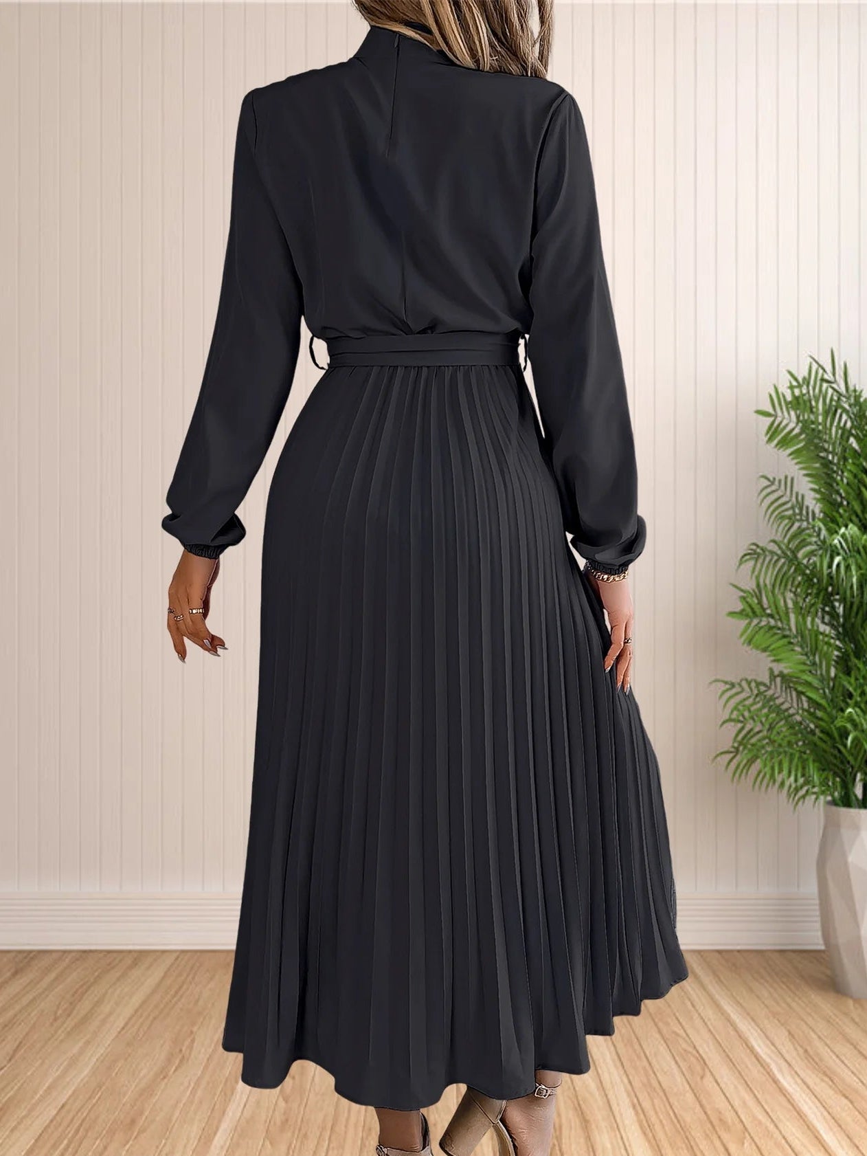Elegant Pleated Long Sleeved Chic Dress