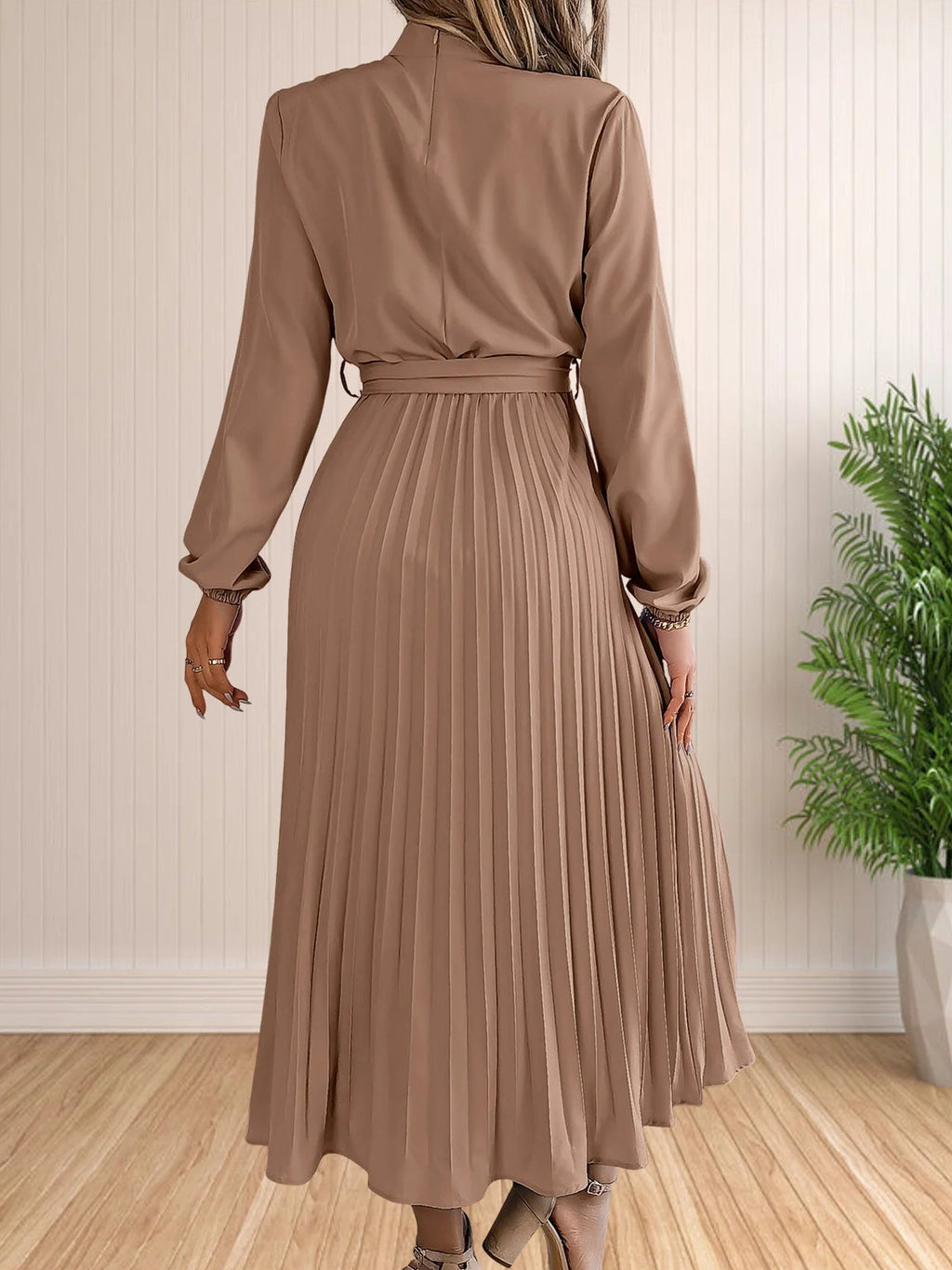 Elegant Pleated Long Sleeved Chic Dress